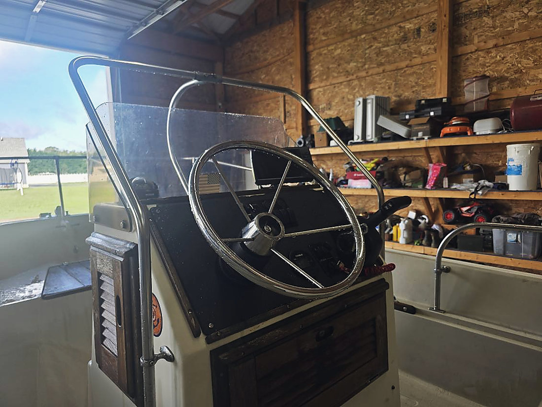 The helm with the wheel, the gauges and the throttle control in place